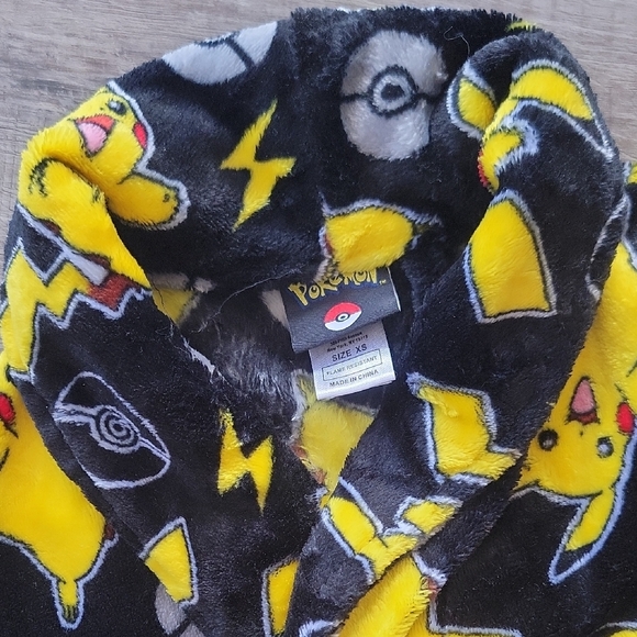 Kids Pikachu Robe - Picture 2 of 4